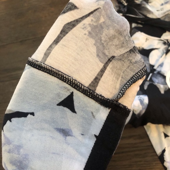 Calvin Klein cropped performance hoodie - Picture 5 of 7